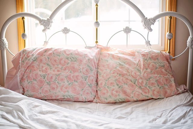 Bambus, hør eller bomuld? Guide til sommerens lette sengetøj